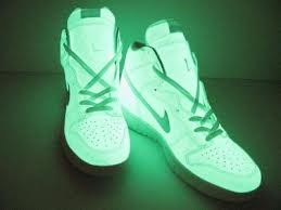 Продукти: Светеща боя за текстил