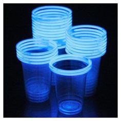 Продукти: Светеща боя за пластмаса